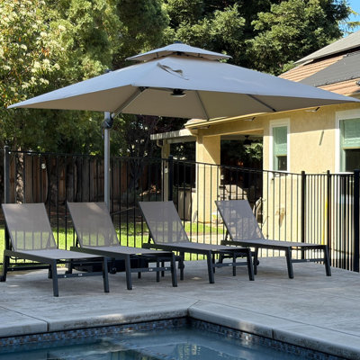 Parasol en porte-à-faux 132 "avec base et doux 12 couleurs pour parasol Casein