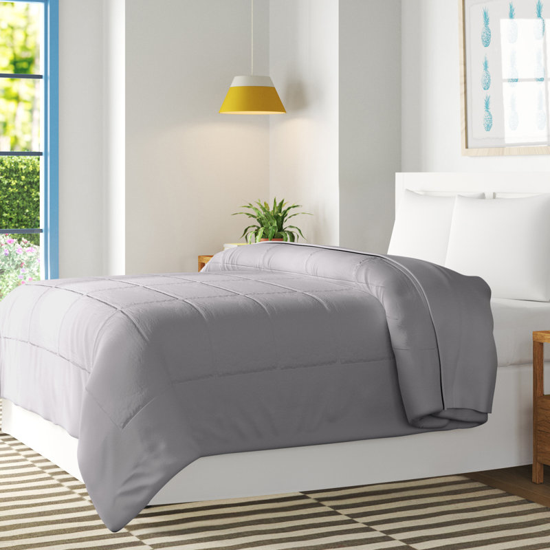 Édredon en duvet de polyester synthétique toutes saisons de la série 1800 de Wayfair Basics®, Gris clair, Simple