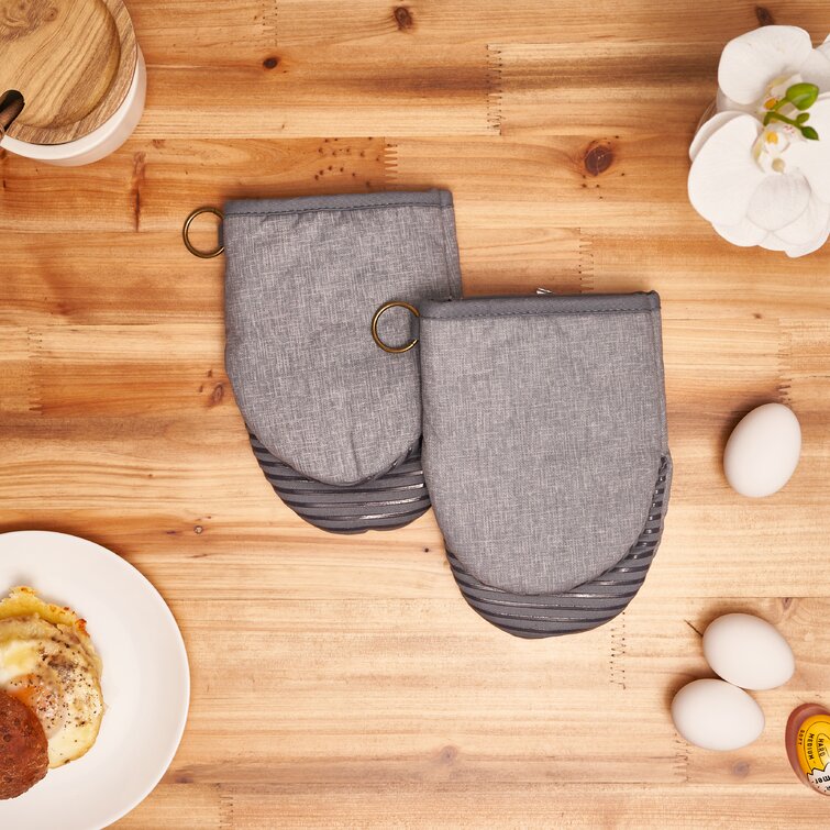 2 Calphalon Oven Mitts and Pot Holder Auction