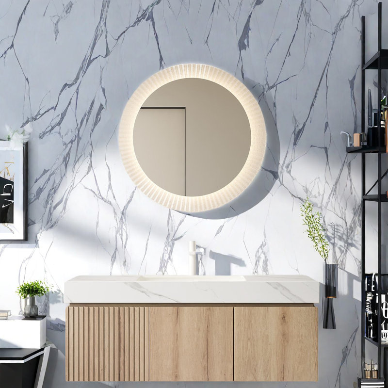 Meuble-lavabo moderne et spacieux avec rangement, pierre blanche de Carrare et meuble-lavabo à grain de bois