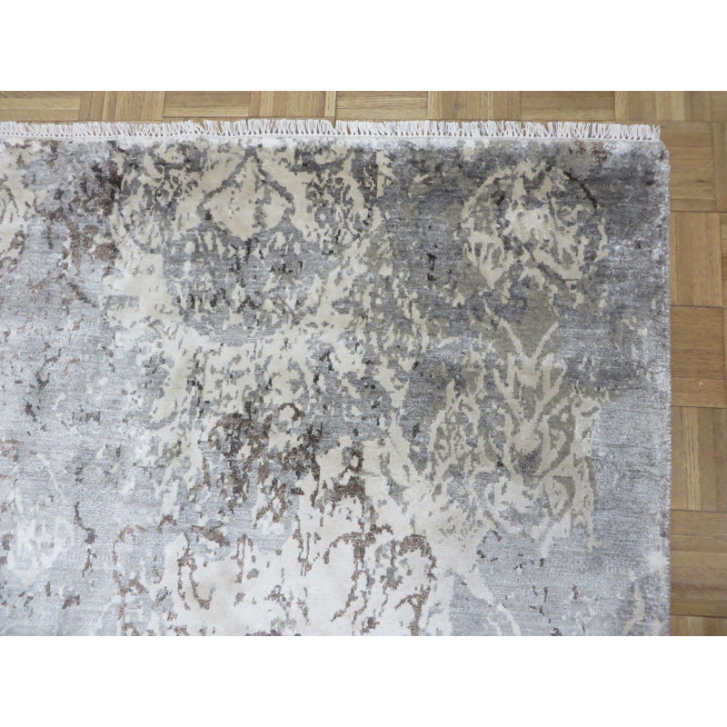 Tapis gris en laine et soie noué à la main Dereyon, Rectangle de 5 pi 10 po x 9 pi 2 po