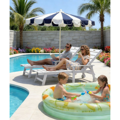 Chaise longue d'extérieur toutes saisons à 5 positions HIPI, chaise longue d'extérieur facile à installer avec accoudoirs larges et porte-gobelets rotatifs et roues à roulement lisse pour piscine / bord de piscine / plage / terrasse / patio / arrière-cour, blanc