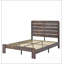 Structure de lit plateforme en bois avec grand espace de rangement sous le lit, rehaussant l'esthétique et la fonctionnalité dans votre chambre à coucher-674375090