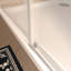 Porte de douche coulissante avec structure stable Fonctionnement en douceur Conception durable, imperméable et sécuritaire-131675859-131675860