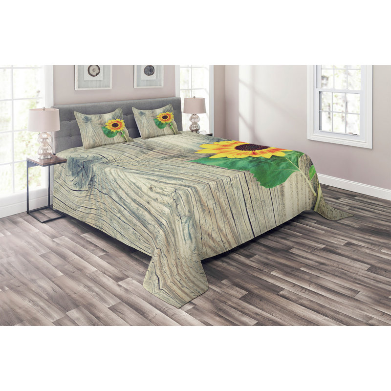 Flower Farmhouse / Country Coverlet
