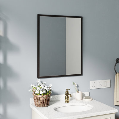 Miroir noir en aluminium durable de 24 pouces pour les salles de bain compactes, design élégant et moderne avec une réflexion claire