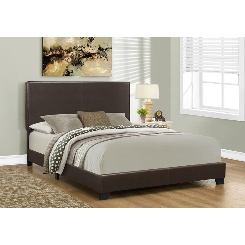 Grand lit tapissier brun foncé pour chambre à coucher avec panneaux en similicuir