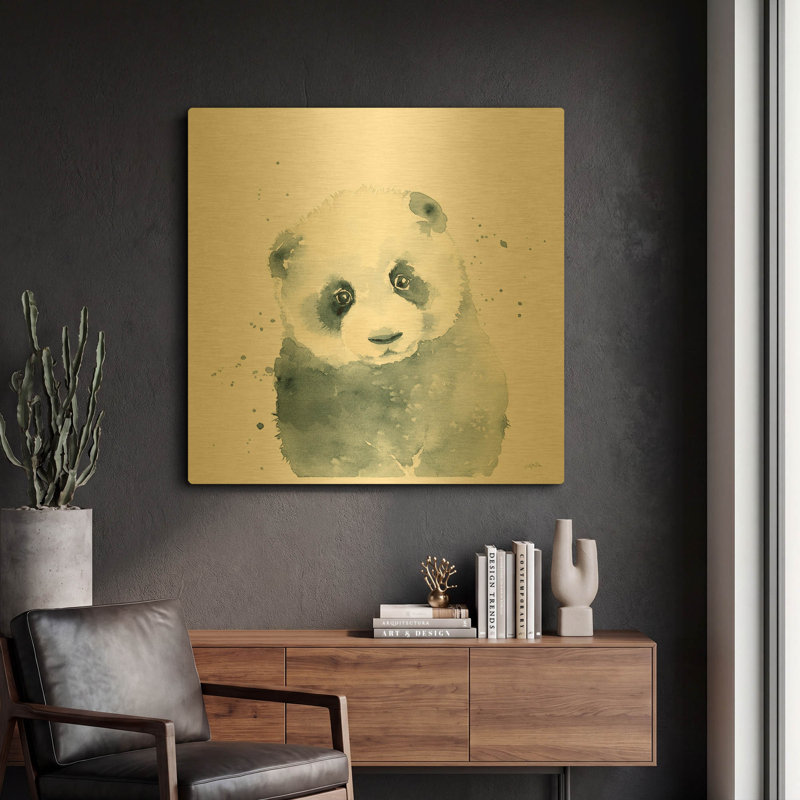 «Panda Cub» par Katrina Pete, art mural en métal doré, 36 po x 36 po, 36 po x 36 po
