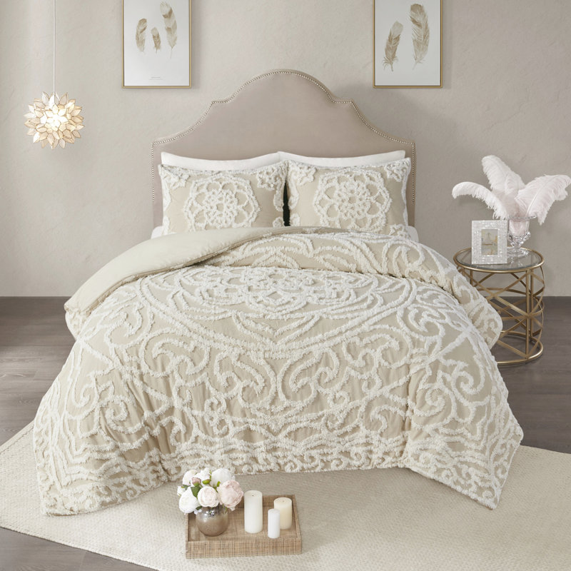 Ensemble de housse de couette 3 pièces très grand / très grand taupe. 100% coton pour un sommeil de rêve. Chenille médaillon. 2 taies décoratives assorties. . Serenity lavable - taupe Attrait. Snugness. Détail. Chaleur à la machine
