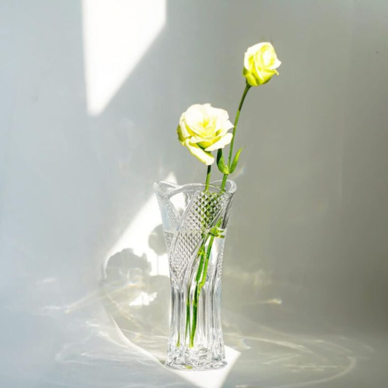 CLEAR CRYSTAL SPIRAL DESIGN FLOWER VASE