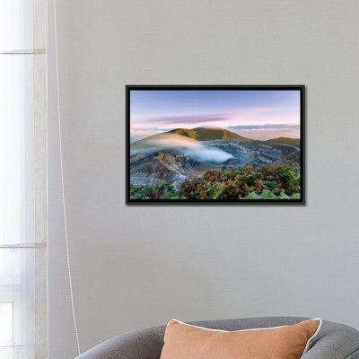 «Poas Volcano At Sunrise, Costa Rica» par Matteo Colombo, impression sur toile