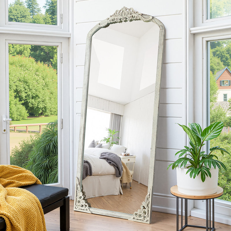 Miroir d'appoint mural Alexiyah, Blanc patiné, 64" x 21"