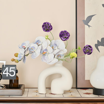 Ornements de fleurs simulées