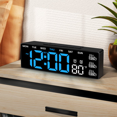 Horloge numérique 7 po - grand affichage à DEL avec 3 rappels de médicaments, horloge de table moderne avec température pour les personnes âgées, décoration de bureau pour la chambre à coucher, bureau, bleu