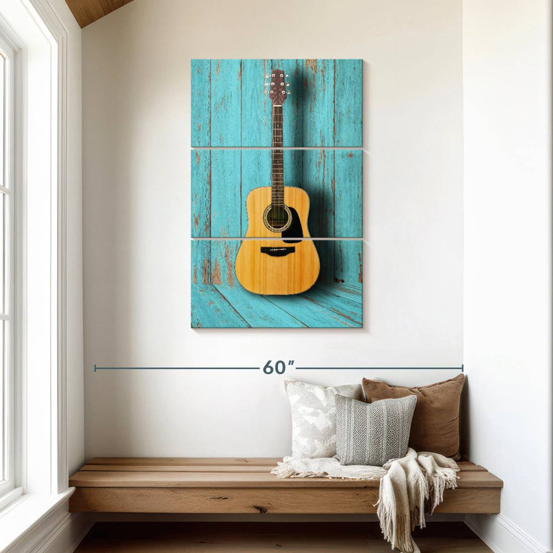 Guitare Abarca dans la chambre bleue, H 45 po x l 28 po