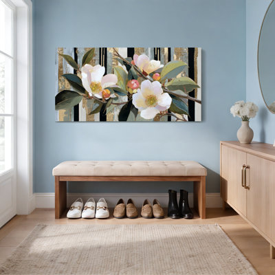 Ensemble de 1 tableau sur toile tendue, motif floral de camélia en fleurs et feuilles sur fond rayé.