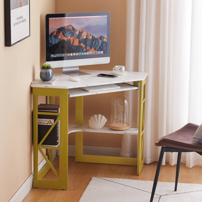 Bureau en coin Lambrecht avec tablettes de rangement, bureau d'ordinateur triangulaire avec plateau à clavier et étagères pour petits espaces, bureau d'écriture compact à 90 degrés pour bureau d'ordinateur personnel, salon, chambre à coucher