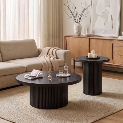 Ensemble de 2 tables basses et table de bout cannelées en bois massif avec base cylindrique, tables de salon modernes fabriquées à la main