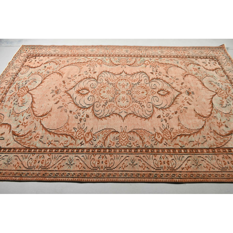 Élégant tapis turc au design unique en laine, idéal pour les décors antiques de style rétro fait à la main