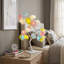 Lampe de table à branches artificielles colorées