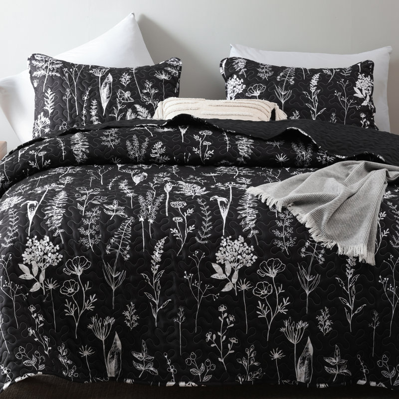 Garden Floral Pattern Microfiber Quilt Bedding Set with 2 Pillowcases, Queen, Black