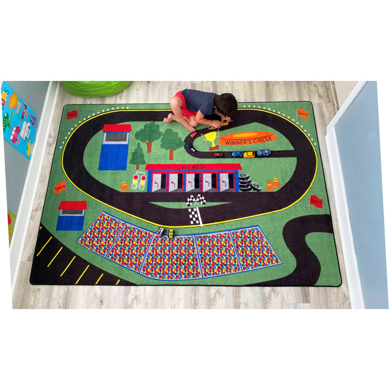Tapis de jeu KidCarpet.com Racetrack, tapis rectangulaire de 6 pi x 8 pi 6 po - classe 1 ignifuge, certifié CRI Green Label Plus - tapis de jeu en nylon de qualité commerciale - bordure solide et durable pour une utilisation quotidienne active