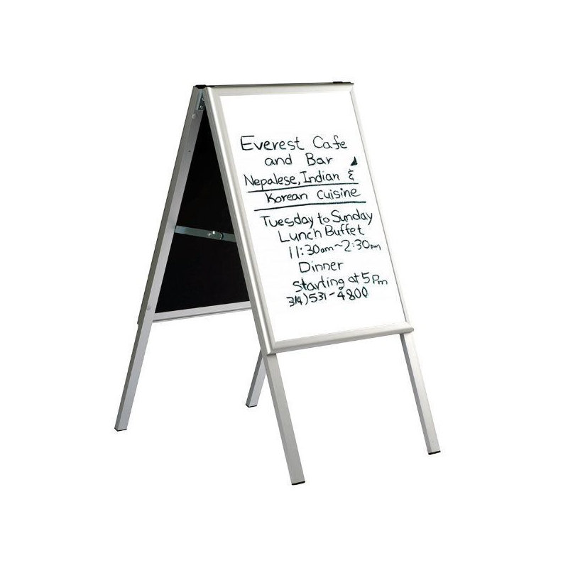 Écriture sur un panneau de trottoir, H 24,83 po x l 30,83 po x P 0,59 po