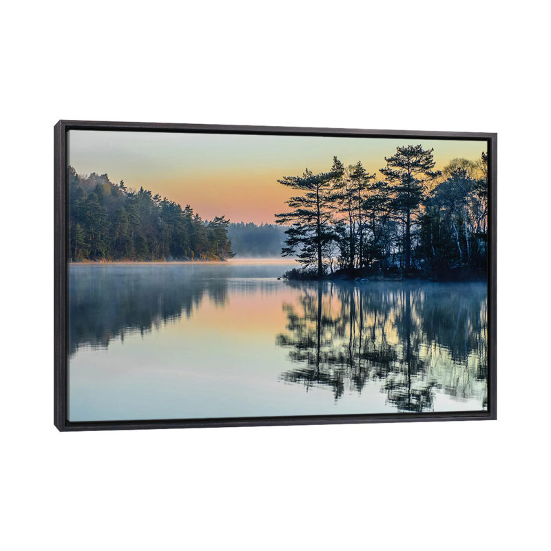 Avant que les gens ne se réveillent, H 26 po x l 40 po x 1,5 po, Toile avec cadre noir patiné