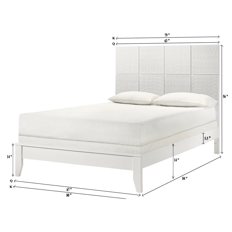 Grand lit 1 pièce, façade texturée, tête de lit à panneaux géométriques, finition blanche, style contemporain, cadre de lit en bois, taille de chambre à coucher