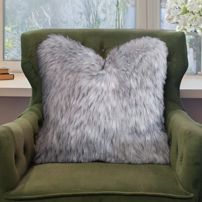Ensemble de coussins décoratifs en fausse fourrure de couleur loup moucheté Thomas Collection®