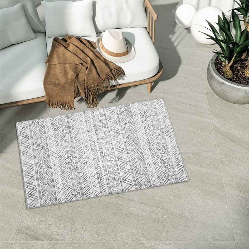 Kleper Washable Southwestern Indoor Rug, Rectangle 2' x 3'