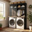 Armoire de rangement pour buanderie avec tringle suspendue et organisateur sur laveuse-129877055
