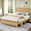 Grand lit et table de chevet-123386585