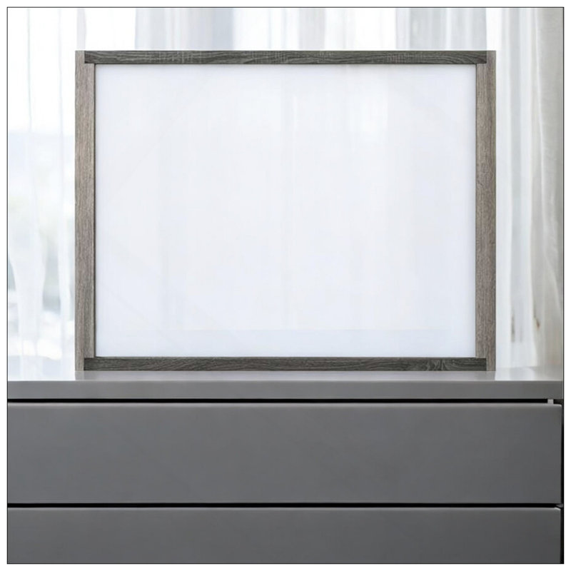 Miroir mural Jehoram à finition grise, durable et élégant pour rehausser la décoration intérieure et la beauté réfléchissante.