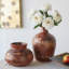 Vase en terre cuite fabriqué à la main avec motif de paon gravé à la main, 7,9 po