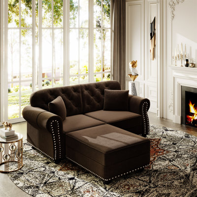 Canapé Chesterfield de 63 po en velours avec garniture cloutée et accoudoirs roulés, canapé de style Mid-Century moderne capitonné, comprenant 2 coussins