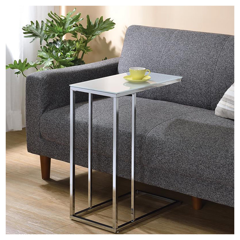 Table d'appoint contemporaine Connor chromée avec dessus en verre trempé dépoli