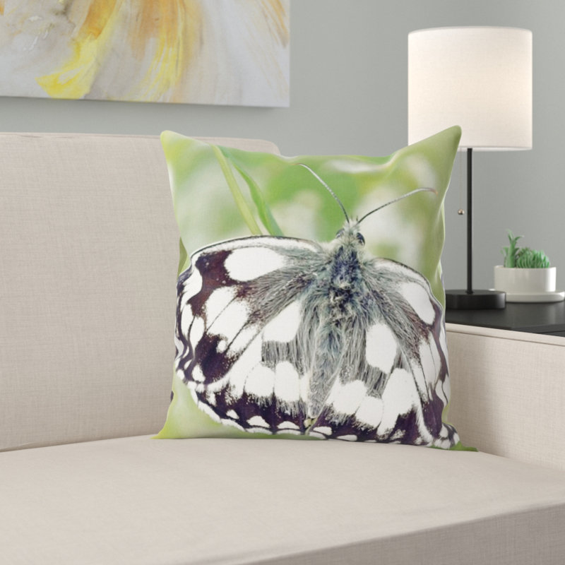 Coussin décoratif avec papillon à carreaux