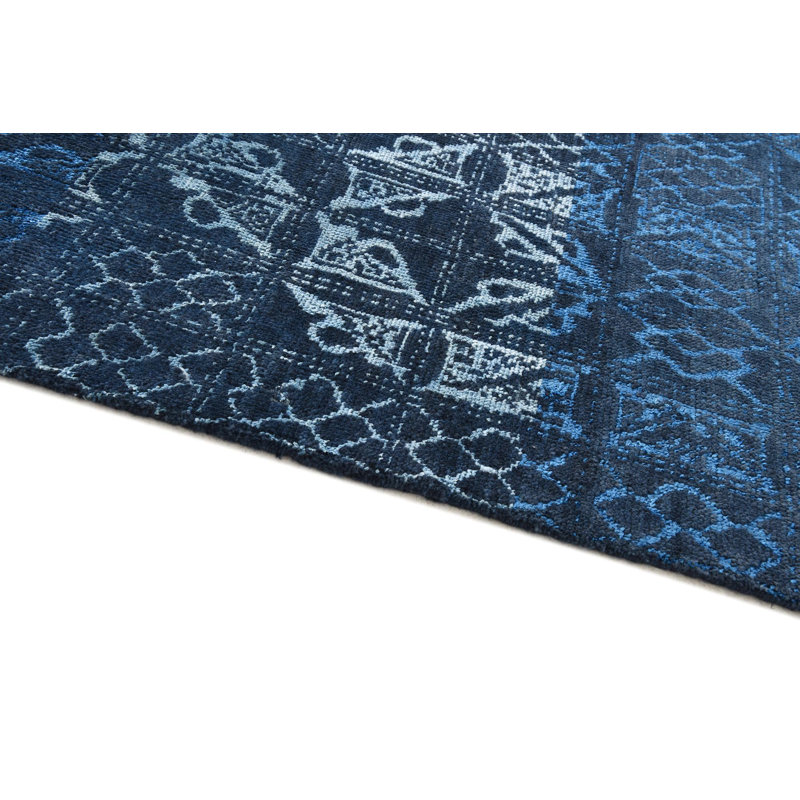 Tapis bleu Howard