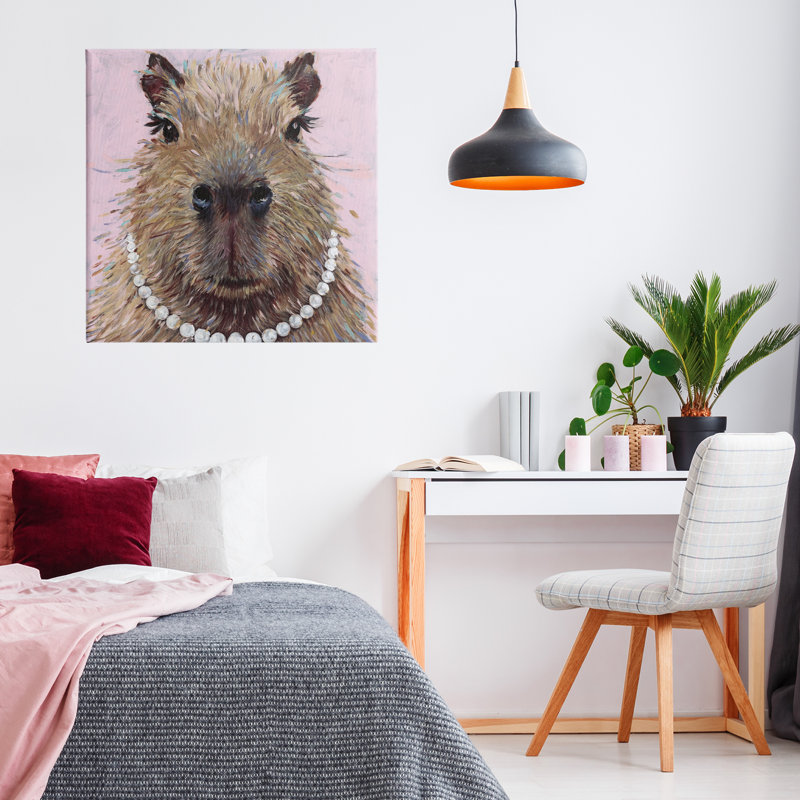 Capybara avec toile collier de perles, design par Studio Bautista, H 24 po x l 24 po