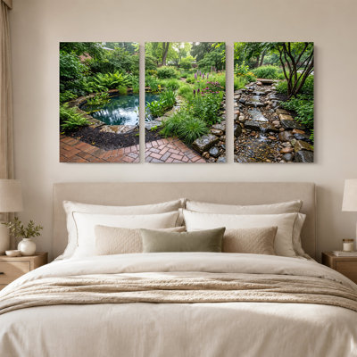 Ensemble d'art mural sur toile Lush Green Garden Pond and Stone Stream