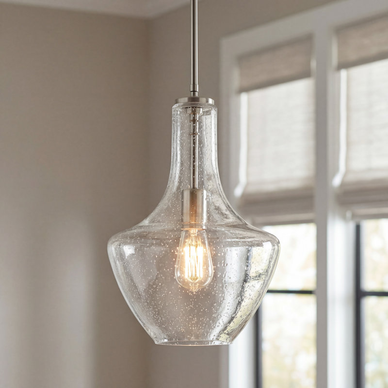 Suspension Kichler Everly en nickel brossé de 38,7 cm (15,25 po) à une lumière avec abat-jour transparent en forme de larme à bulles.