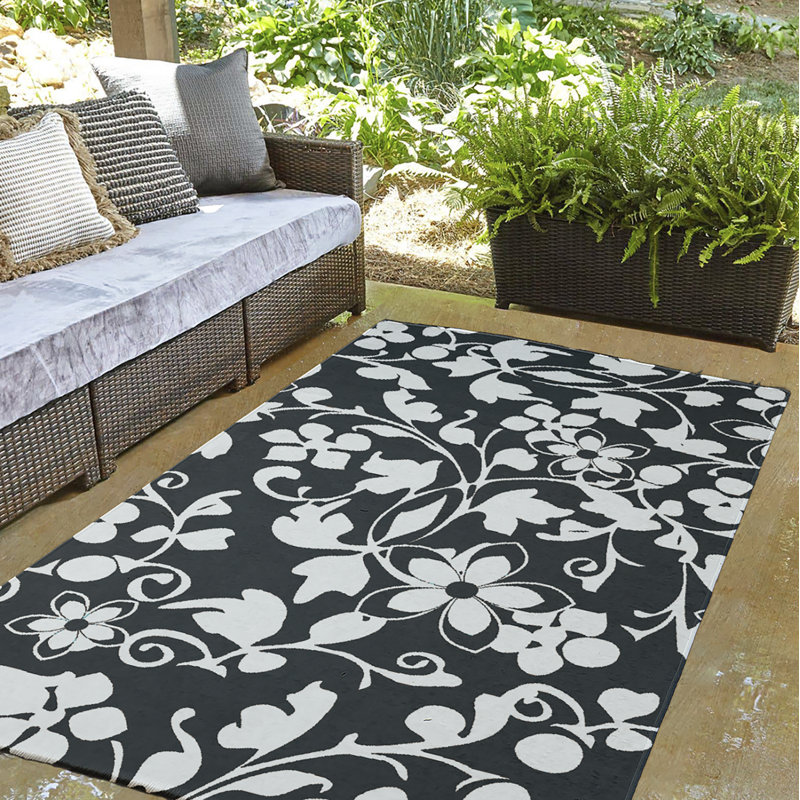Ingunn Chenille Floral Indoor Rug, Round 5'