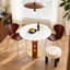 Table de salle à manger ronde en pierre frittée de 85 cm (33,5 po), de style bistro du milieu du siècle, avec pied en bois et base dorée, aspect marbre blanc.