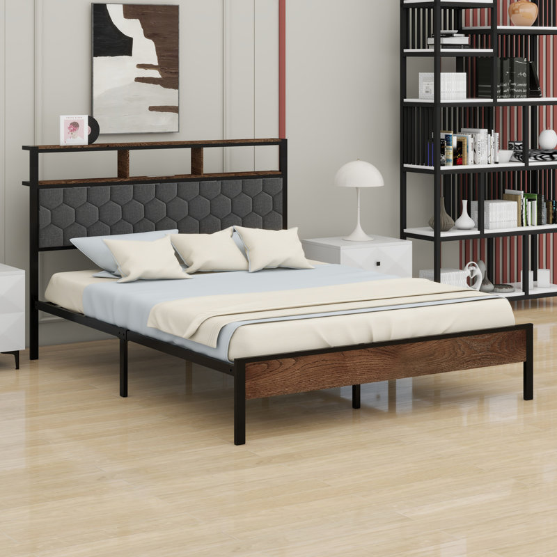 Lit plateforme avec tablettes, Grand lit