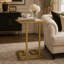 Table d'appoint moderne et glamour en forme de C avec structure en fer durable et plateau en verre trempé, parfaite pour les espaces de vie élégants.