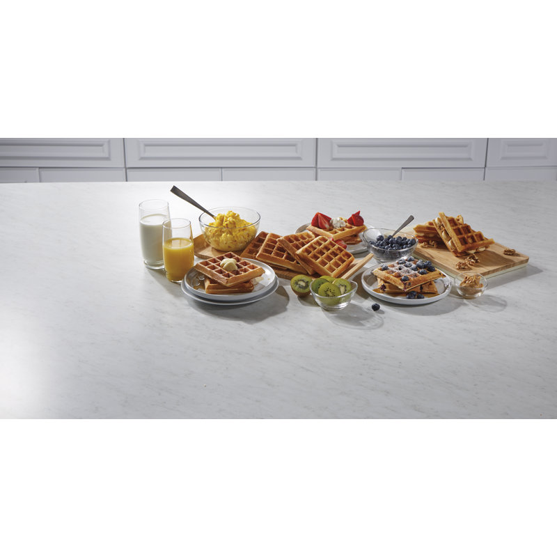 Black and Stainless Steel Belgian Style Non-Stick 4-Slice Waffle Maker