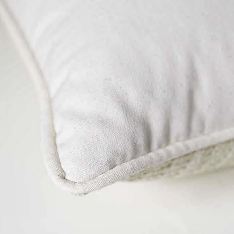 Coussin tissé, Crème à carreaux