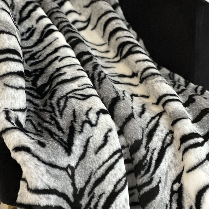 Couverture en fausse fourrure Zebra, L 114 po x L 120 po