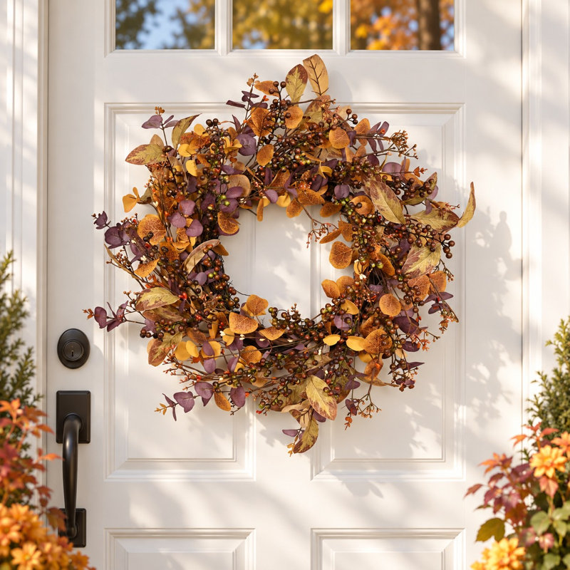 Couronne d'automne artificielle de 61 cm (24 po) avec feuillage d'eucalyptus varié, style rustique, idéale pour la porte d'entrée ou comme décoration murale saisonnière pour Thanksgiving.
